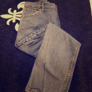 Men’s light wash wrangler jeans